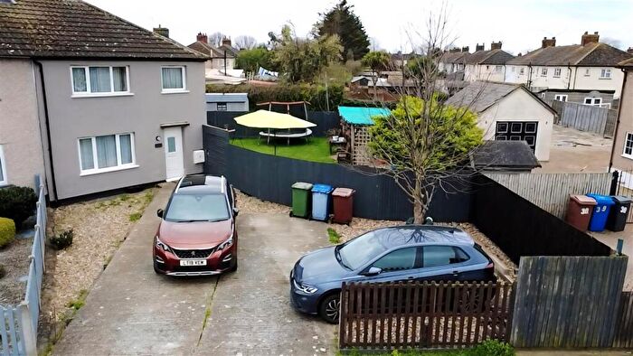 3 Bedroom End Of Terrace House For Sale In Cowper Avenue, Tilbury, RM18