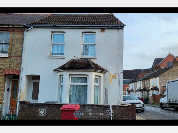 3 Bedroom Semi-Detached House To Rent In Princes Street, Slough, SL1