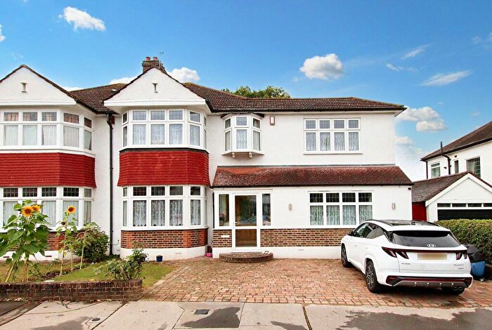 5 Bedroom Semi-Detached House For Sale In Wickham Avenue, Shirley, CR0