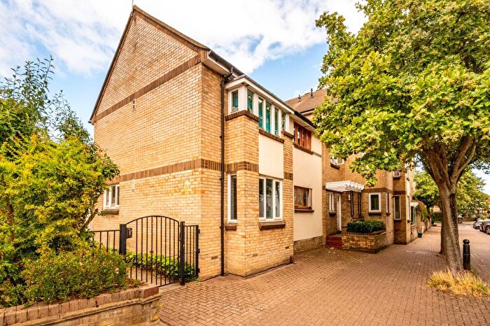 2 Bedroom Flat To Rent In Church Street, Isleworth, TW7