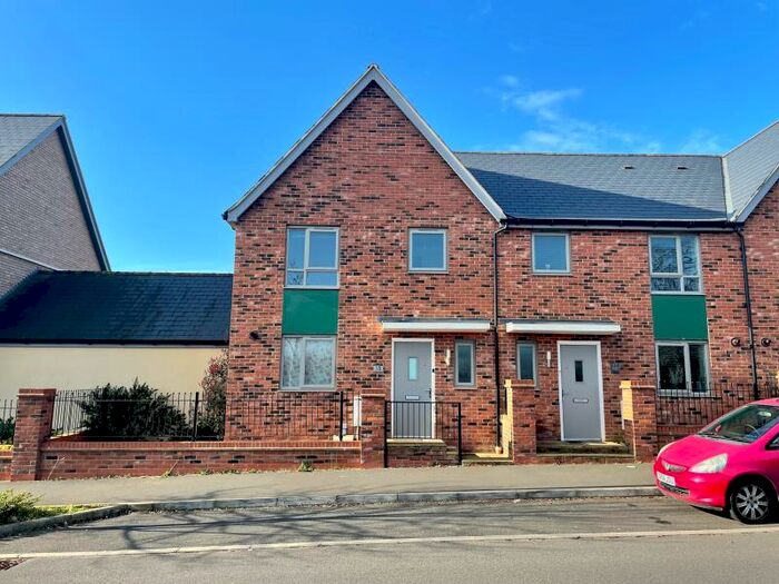 4 Bedroom End Of Terrace House To Rent In Randall Avenue, Whitehouse Park, MK8