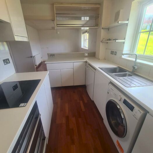 2 Bedroom Flat To Rent In Wensleydale Mews, Leeds, West Yorkshire, LS12