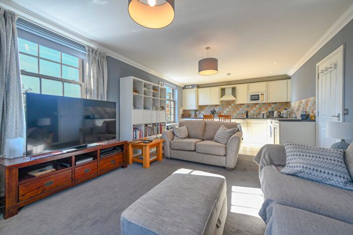 2 Bedroom Flat For Sale In Brenchley Mews, Charing, TN27