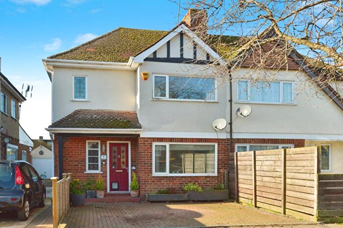 3 Bedroom Semi Detached House For Sale In Bradvue Crescent, Bradville, Milton Keynes, MK13