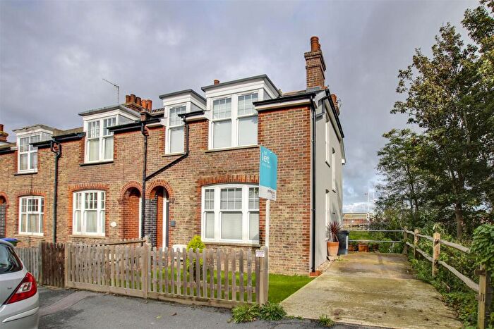 3 Bedroom House To Rent In Fort Road, Newhaven, East Sussex, BN9