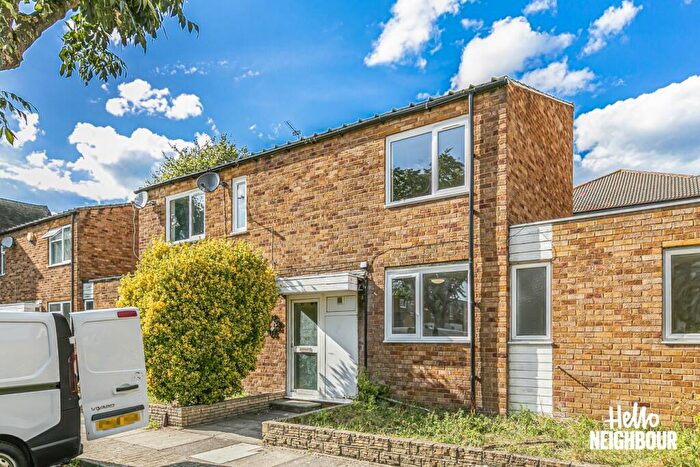 4 Bedroom Terraced House To Rent In Dunston Road, London, SW11