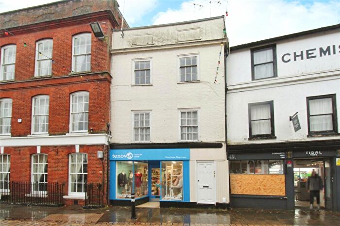 1 Bedroom Flat For Sale In Market Place, Romsey, Hampshire, SO51