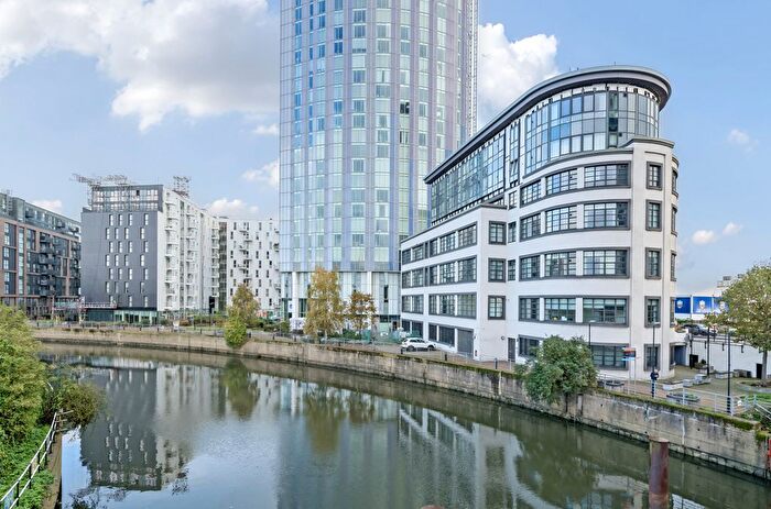 2 Bedroom Flat To Rent In High Street, London, E15