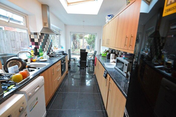 6 Bedroom House To Rent In Warwards Lane, Birmingham, West Midlands, B29