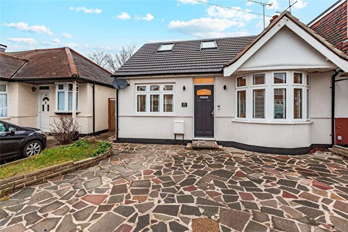 4 Bedroom Bungalow For Sale In Kenilworth Gardens, Hornchurch, RM12