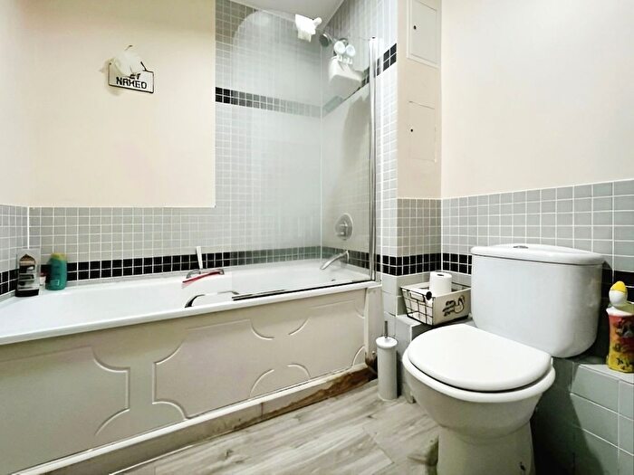 1 Bedroom Flat For Sale In Landmark Place, Cardiff, CF10