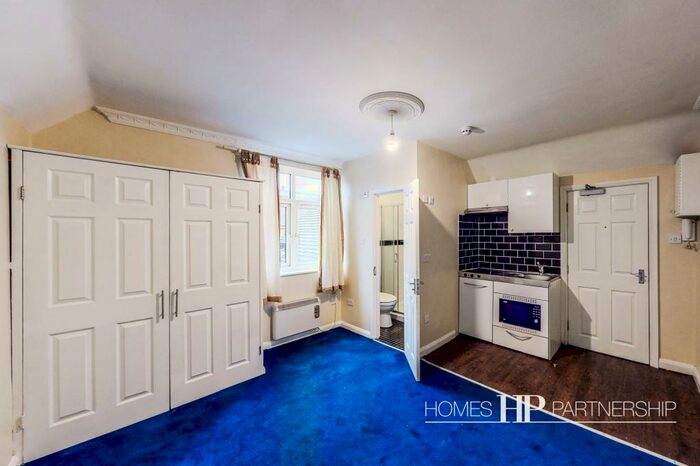 Studio To Rent In Ifield Road, Crawley, RH11