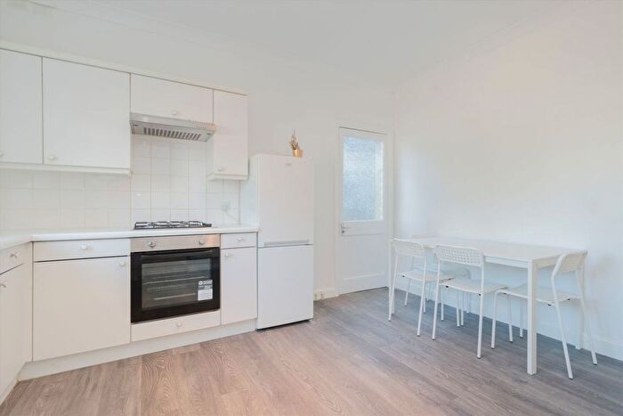4 Bedroom Flat To Rent In Greswell Street, Fulham, SW6