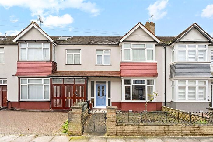 3 Bedroom Terraced House For Sale In New Road, Wood Green, N22