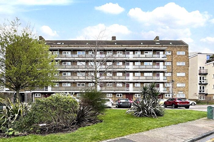3 Bedroom Flat To Rent In Munday House, Burbage Close, London, SE1