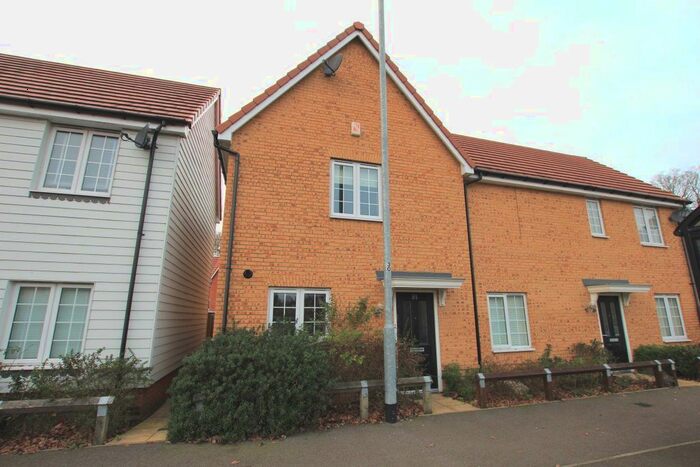 2 Bedroom Property To Rent In Rosebay Avenue, Billericay, CM12