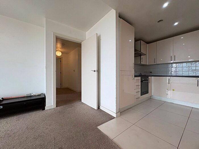 2 Bedroom Flat To Rent In Station Approach, Hayes, UB3