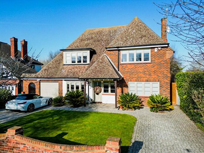 4 Bedroom Detached House For Sale In Colbert Avenue, Thorpe Bay, SS1