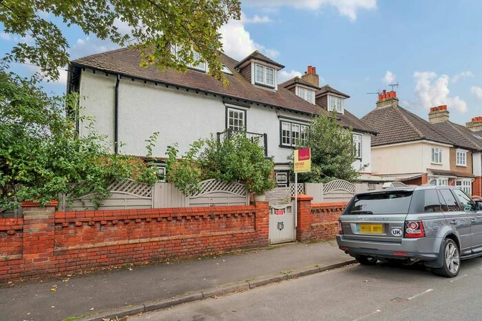 5 Bedroom Semi-Detached House To Rent In Maidenhead, Berkshire, SL6