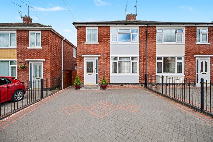 3 Bedroom Semi Detached House For Sale In Hoods Way, Bilton, Rugby, CV22