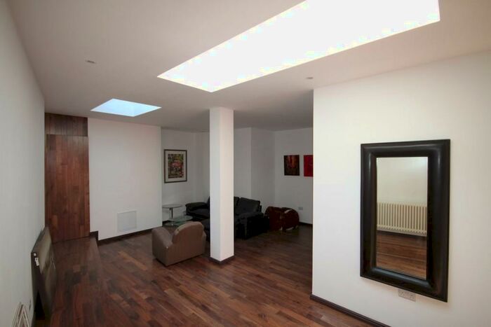 3 Bedroom Ground Flat To Rent In Cube House, Spa Road, SE16