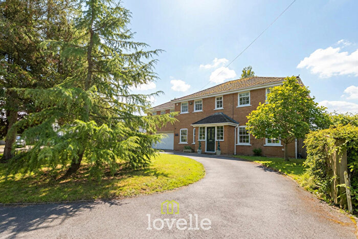 4 Bedroom Detached House For Sale In Main Road, Ashby Cum Fenby, DN37