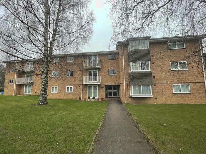 3 Bedroom Ground Flat To Rent In Beverley Court, SL5