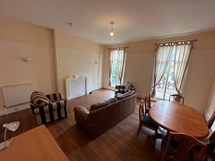 5 Bedroom Flat To Rent In A Victoria Terrace, L/Spa, CV31