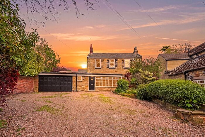3 Bedroom Detached House For Sale In Pontefract Road, Ackworth, WF7