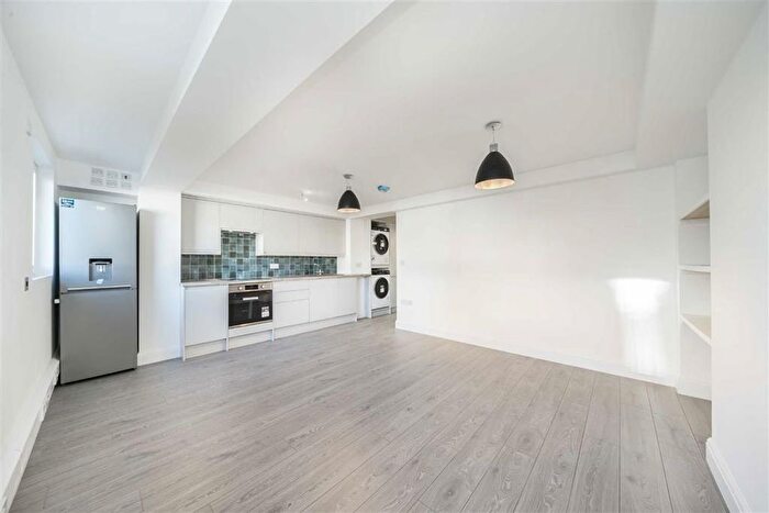 2 Bedroom Flat To Rent In Briggs Mews, London, SE12