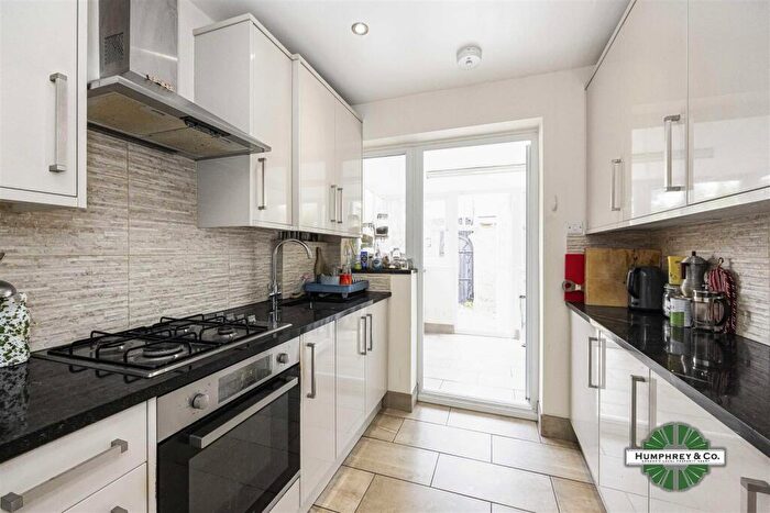 2 Bedroom Flat To Rent In Jersey Road, London, E11