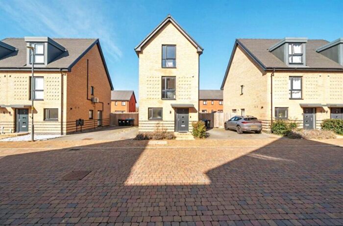 3 Bedroom Detached House For Sale In George Avenue, Glebe Farm, Milton Keynes, MK17