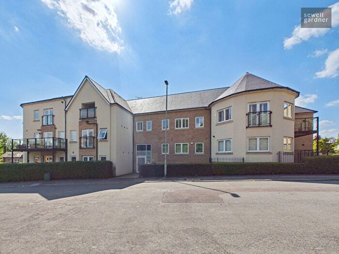 2 Bedroom Flat For Sale In Victoria Close, Rickmansworth, WD3