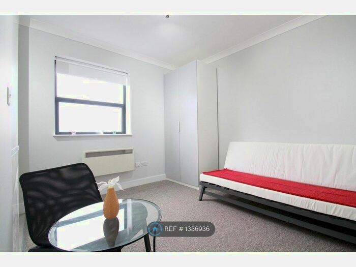 Studio To Rent In Turner Road, Queensbury, HA8