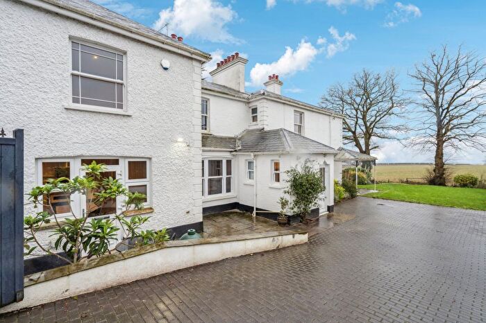 4 Bedroom Semi Detached House For Sale In Heath End Road, Flackwell Heath, High Wycombe, Buckinghamshire, HP10