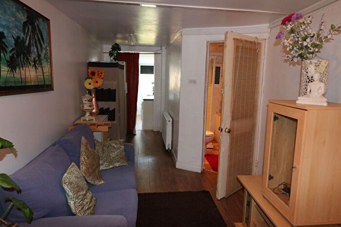 1 Bedroom Studio To Rent In Philip Avenue, Romford, Essex, RM7