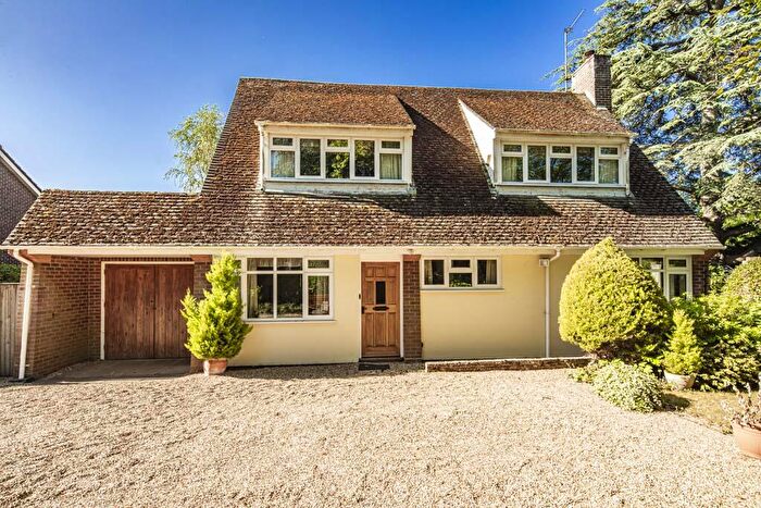 3 Bedroom Detached House For Sale In Heron Cottage, Goring On Thames, RG8