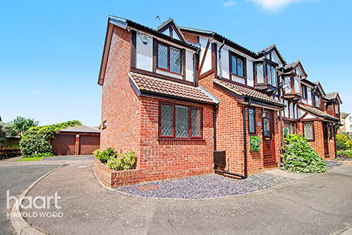 4 Bedroom End Of Terrace House For Sale In Blakeborough Drive, Harold Wood, RM3
