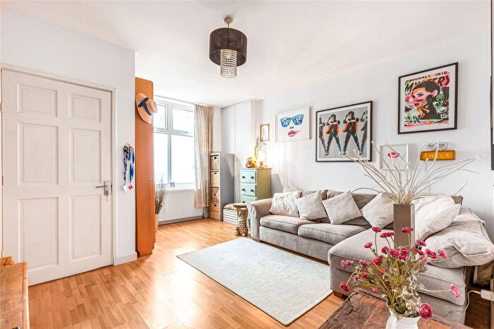 1 Bedroom Flat For Sale In Blegborough Road, Furzedown, SW16