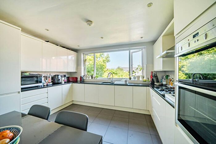 5 Bedroom Property For Sale In Hillcrest Avenue, Temple Fortune, London, NW11