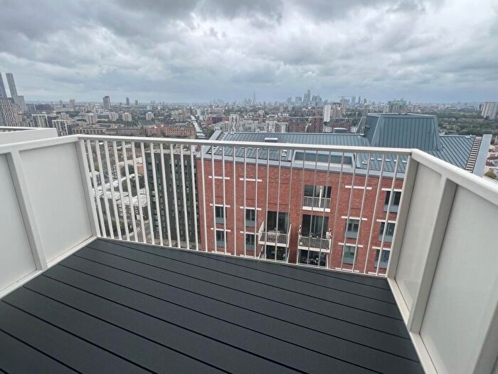 1 Bedroom Apartment To Rent In Skyline Apartments, Makers Yard, London, E3