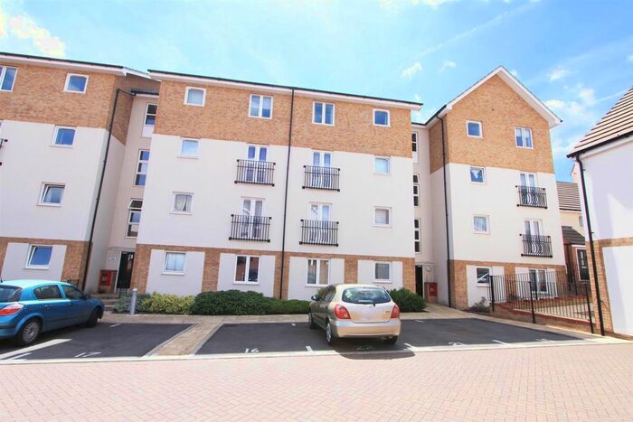 2 Bedroom Flat To Rent In Itea Court, Lindie Gardens, Uxbridge, UB8