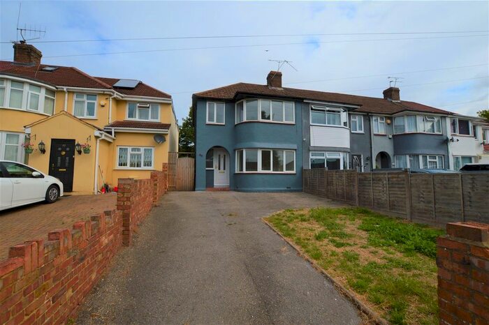 3 Bedroom Terraced House To Rent In Cumberland Avenue, Farnham Royal, Slough, SL2