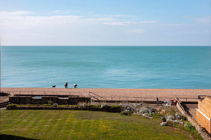 2 Bedroom Flat For Sale In Sandgate, CT20