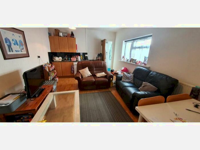 1 Bedroom Flat To Rent In Salisbury Road, Cathays, Cardiff, CF24