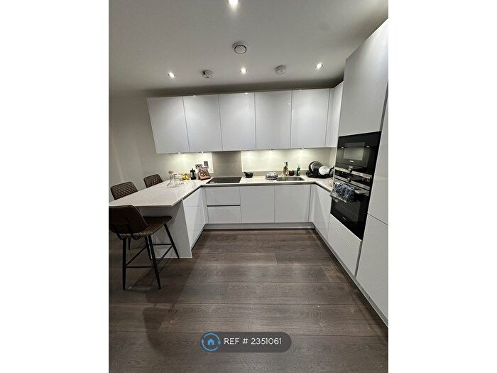 2 Bedroom Flat To Rent In Ballards Way, Croydon, CR0