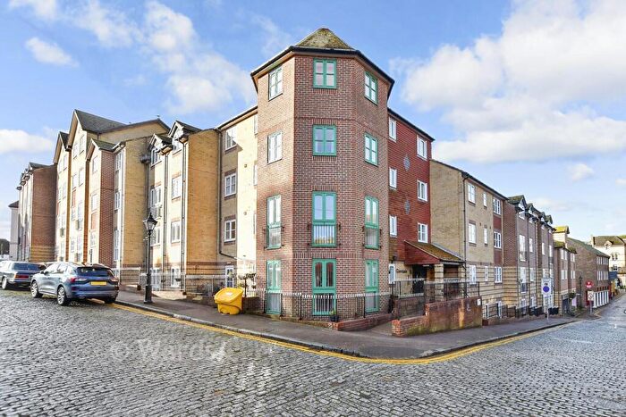 2 Bedroom Flat For Sale In The Bayle, Folkestone, Kent, CT20