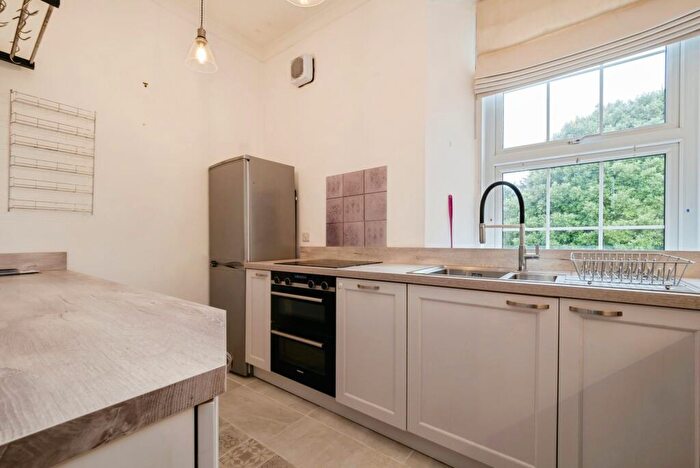 1 Bedroom Flat For Sale In East Cliff Road, Dawlish, Devon, EX7