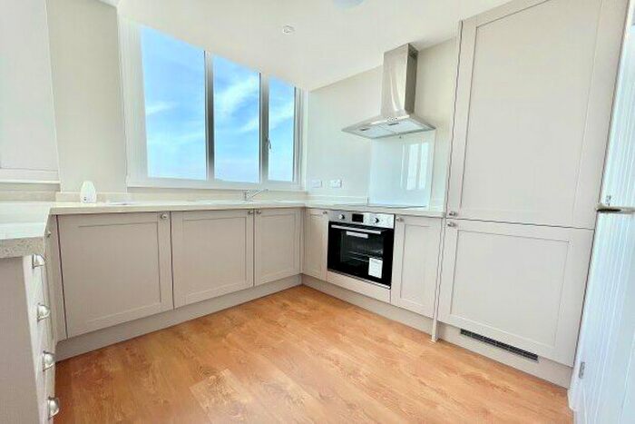 2 Bedroom Flat To Rent In St. Marks House, Portsmouth, PO2