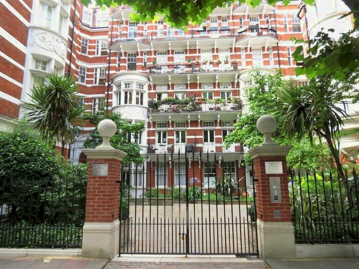 3 Bedroom Flat To Rent In Fitzjames Avenue, West Kensington, W14